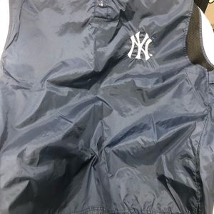 Sleeveless pull over windbreaker